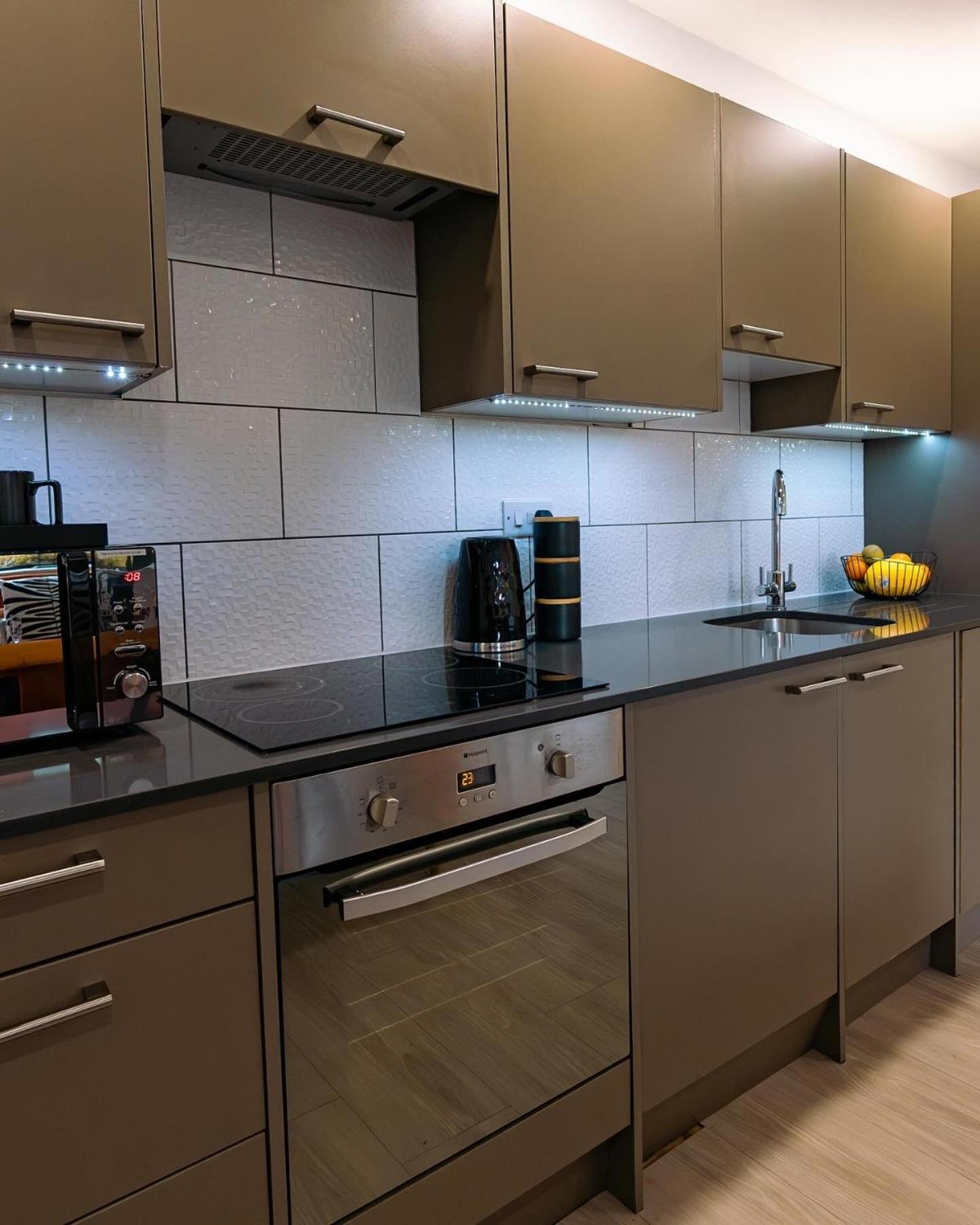 Modern City Centre Apartment Exeter Eksteriør billede